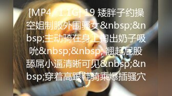 爆乳少妇一个人的寂寞床上看着狼友说的淫荡词语跳弹自慰骚逼呻吟，大奶子好诱人，狼友刷礼物就尖叫真骚